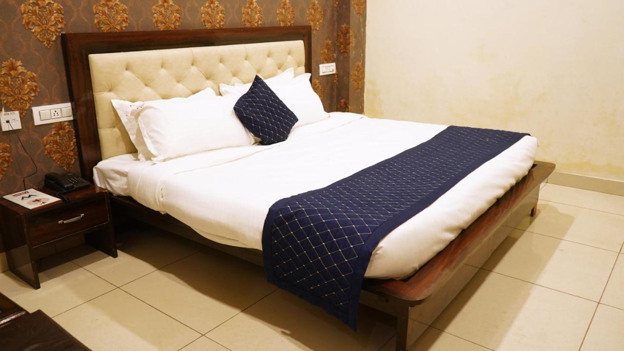 Aa Hotels & Resorts Zirakpur Bagian luar foto